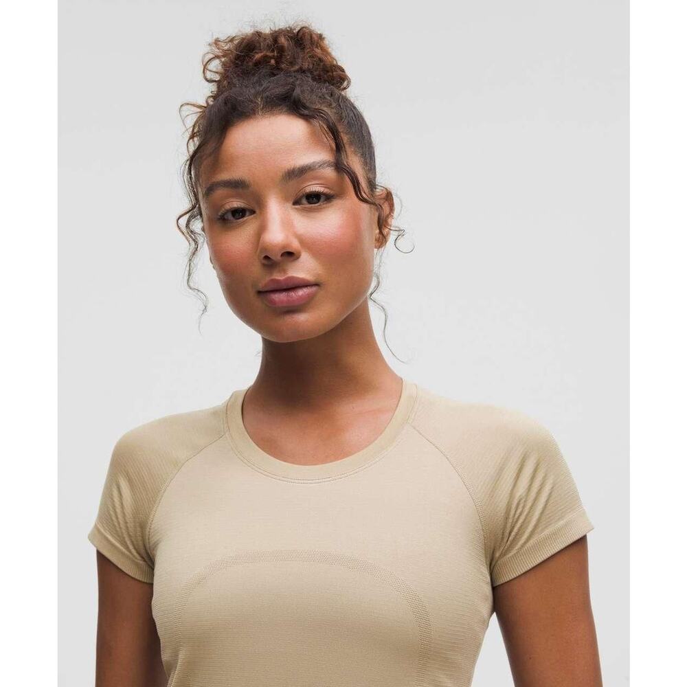 NWT Lululemon Swiftly Tech Short-Sleeve Shirt 2.0 *Hip Length MSRP $68 - Size 2 - Picture 4 of 5